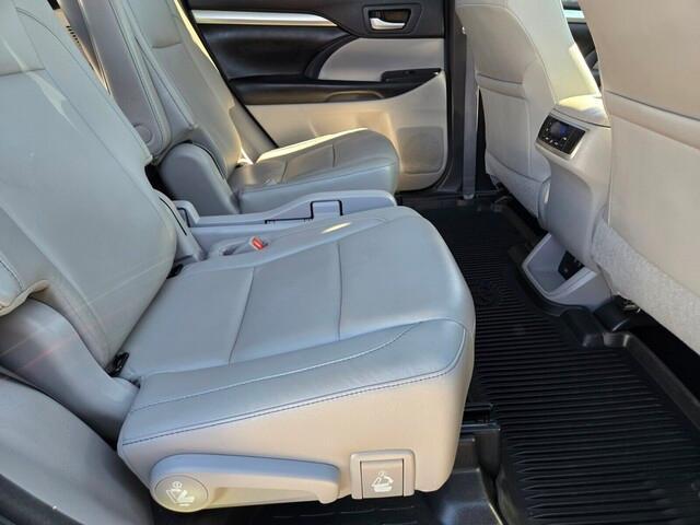 used 2018 Toyota Highlander car, priced at $20,990