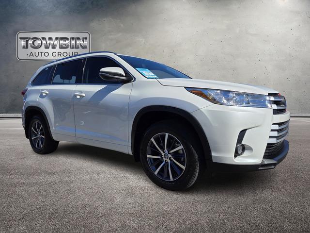 used 2018 Toyota Highlander car, priced at $28,990