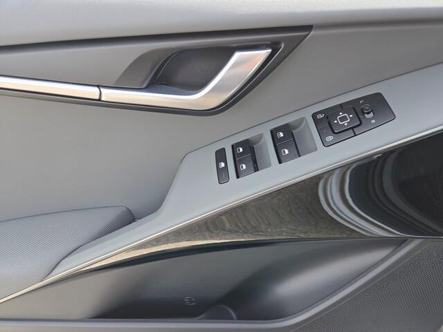 new 2025 Kia Niro car, priced at $30,686