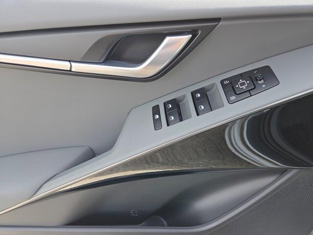 new 2025 Kia Niro car, priced at $29,686