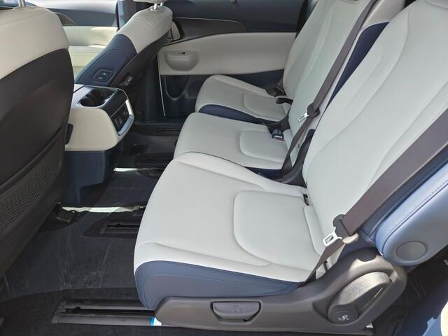 new 2025 Kia Carnival Hybrid car, priced at $49,619