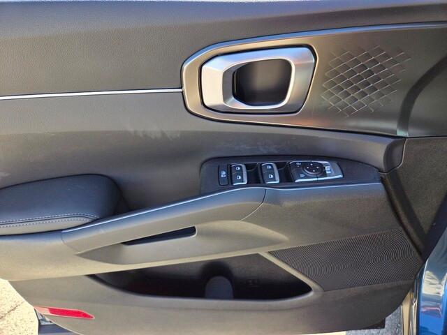 new 2025 Kia Sorento Hybrid car, priced at $34,870