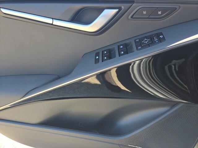 new 2025 Kia Niro car, priced at $32,263