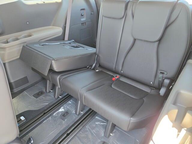 new 2025 Kia Carnival Hybrid car, priced at $43,030