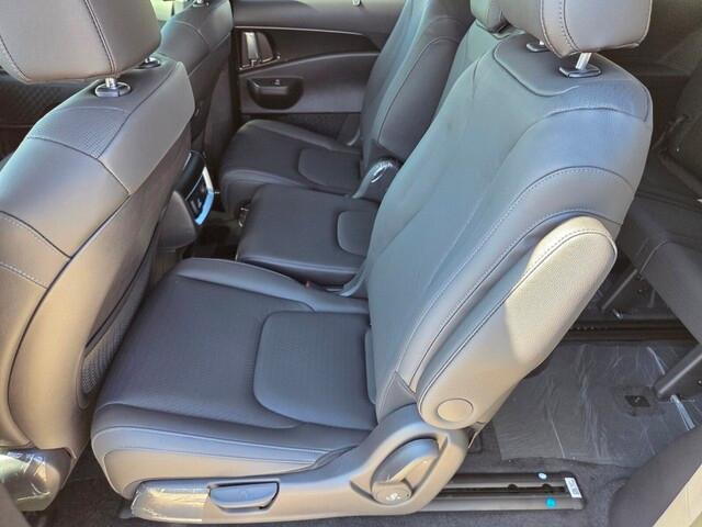 new 2026 Kia Carnival Hybrid car, priced at $52,684