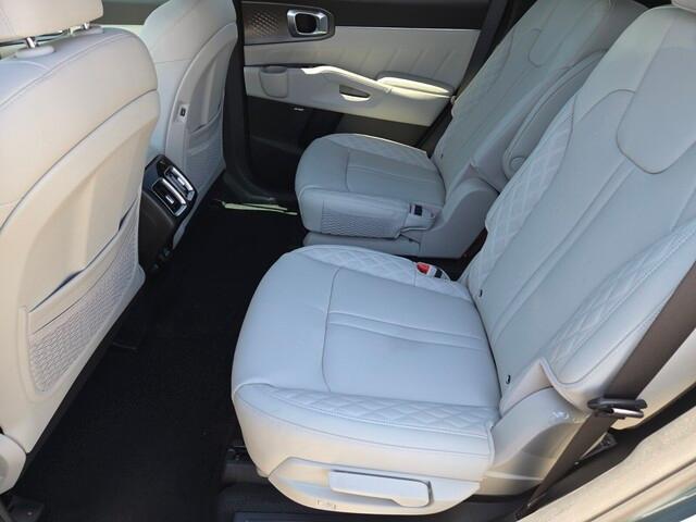new 2025 Kia Sorento Hybrid car, priced at $45,302