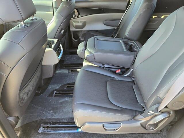 new 2025 Kia Carnival car, priced at $37,185