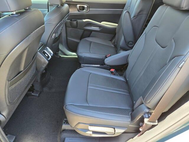 new 2025 Kia Sorento Hybrid car, priced at $37,003