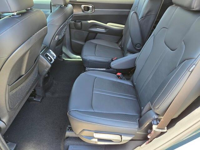 new 2025 Kia Sorento Hybrid car, priced at $37,003