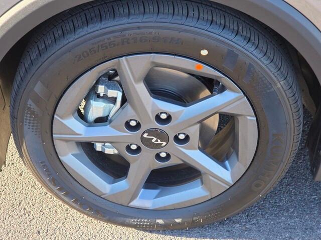 new 2025 Kia K4 car, priced at $23,303