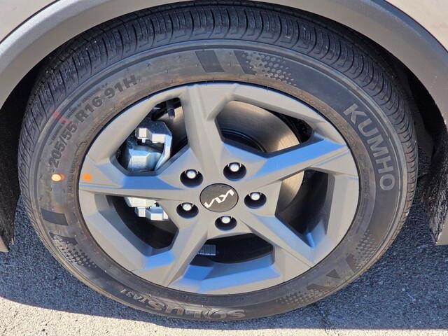 new 2025 Kia K4 car, priced at $23,303