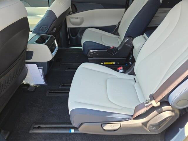 new 2025 Kia Carnival Hybrid car, priced at $42,877