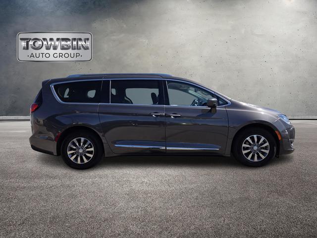 used 2020 Chrysler Pacifica car, priced at $22,200