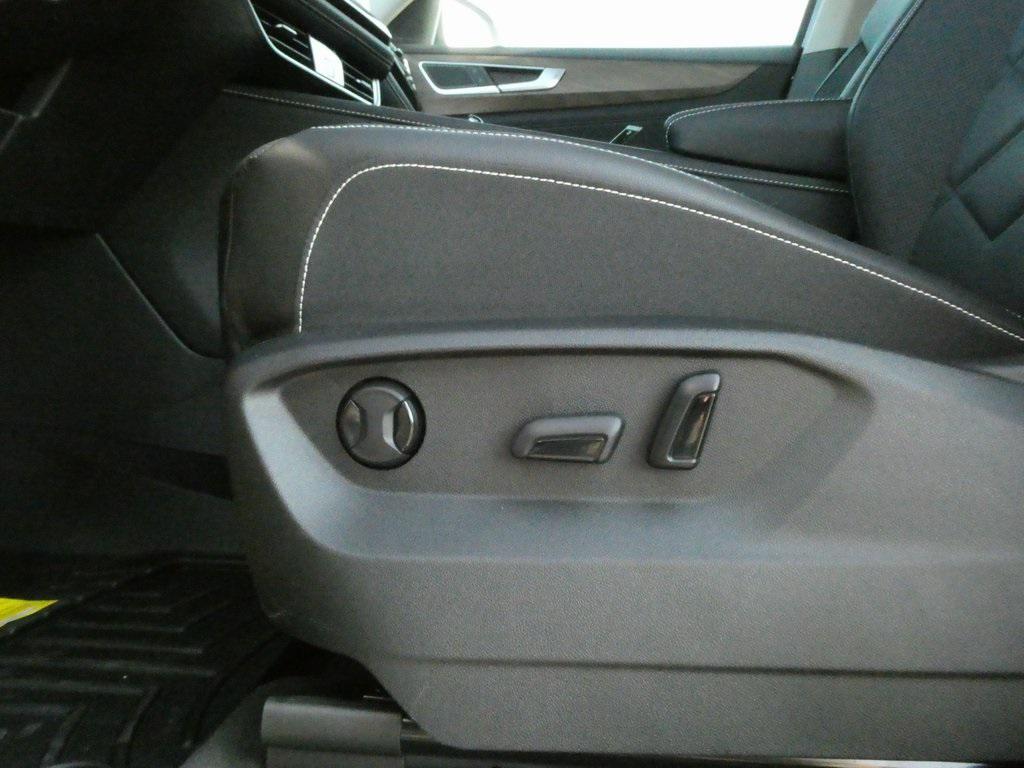 new 2025 Volkswagen Atlas car, priced at $42,116