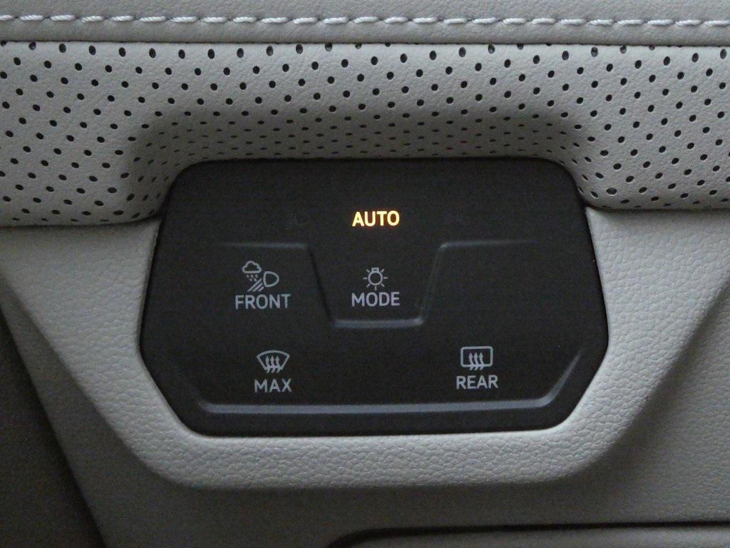 new 2025 Volkswagen Atlas car, priced at $44,010
