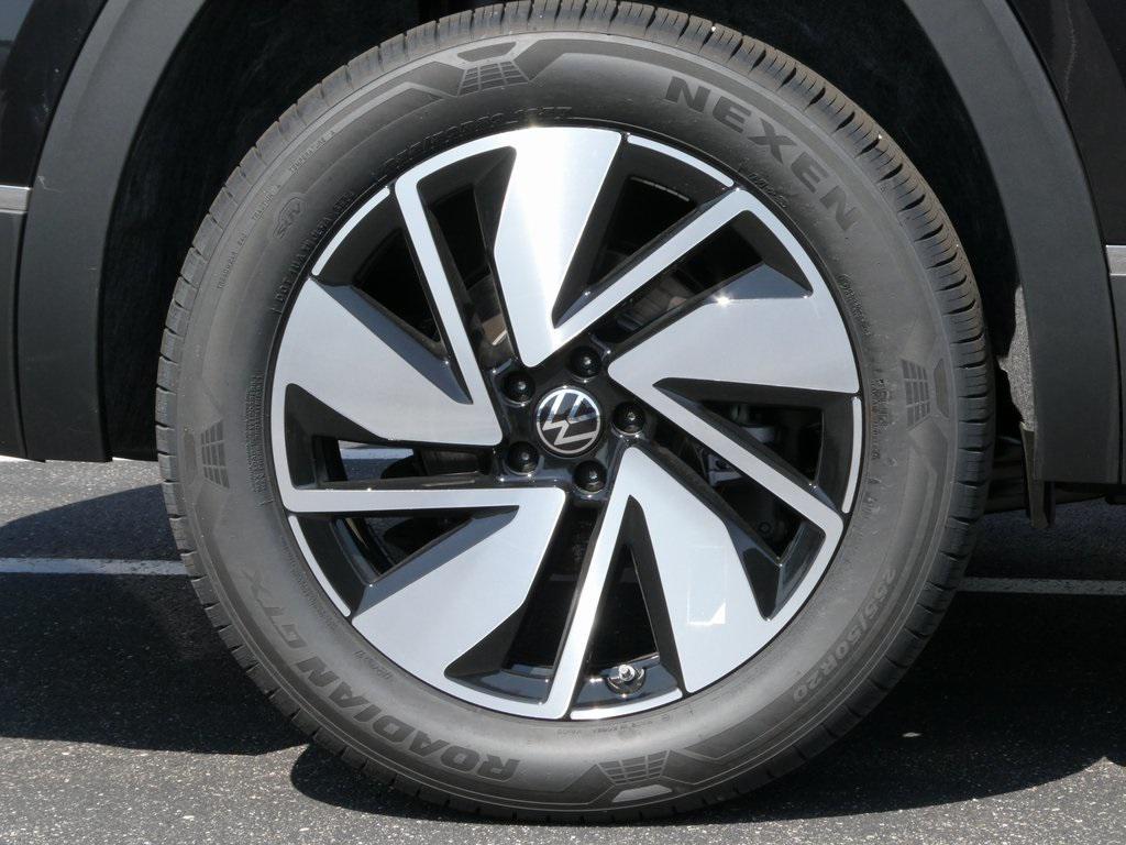 new 2025 Volkswagen Atlas car, priced at $46,335