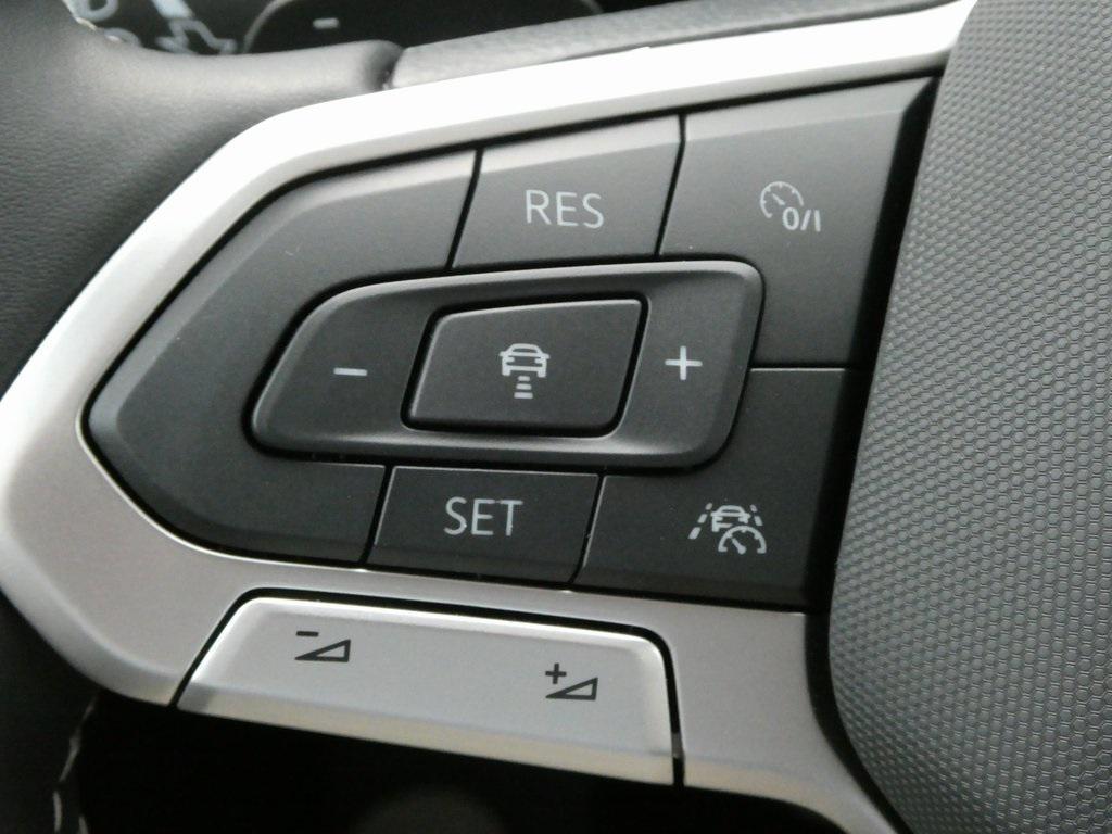 new 2025 Volkswagen Atlas car, priced at $44,010