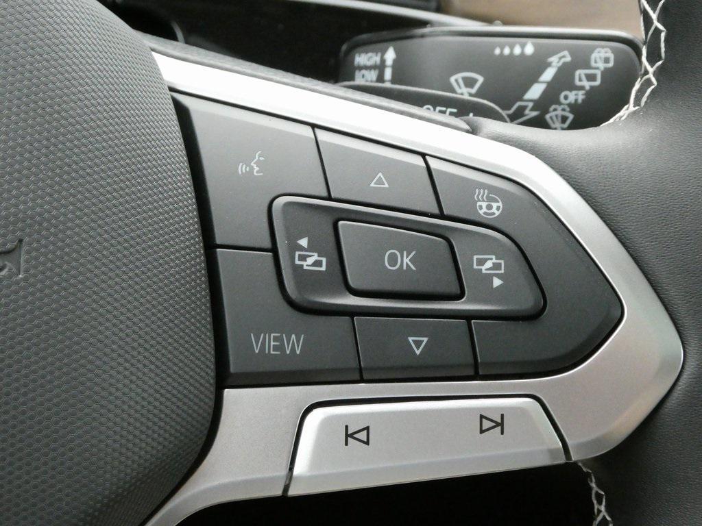 new 2025 Volkswagen Atlas car, priced at $44,010