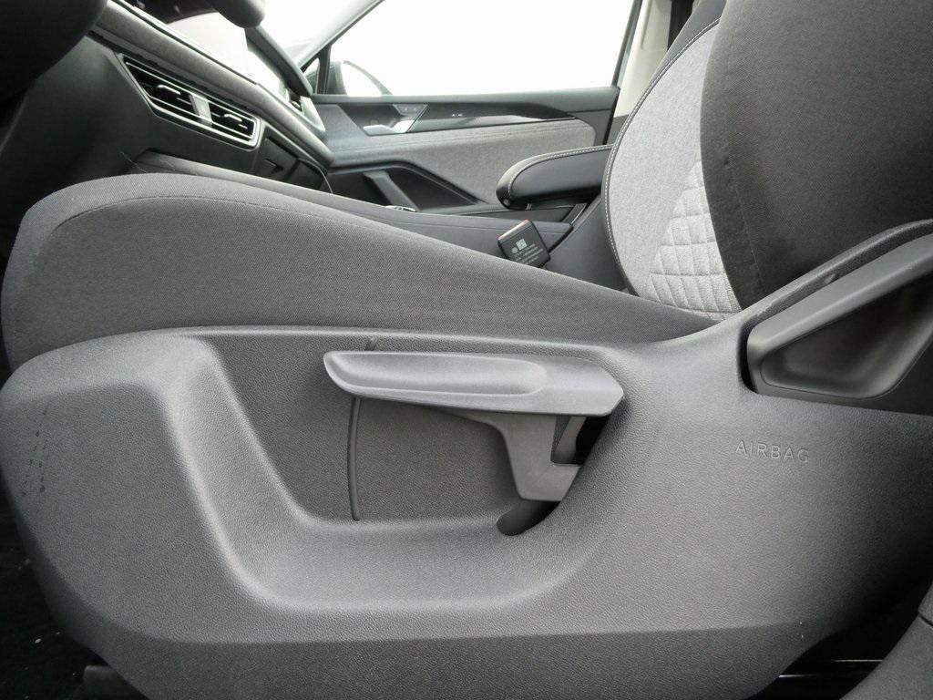 new 2025 Volkswagen Tiguan car, priced at $33,011