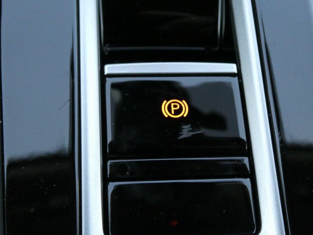 new 2025 Volkswagen Atlas car, priced at $40,672