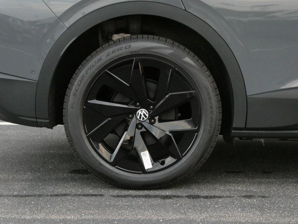 new 2025 Volkswagen ID.4 car, priced at $50,257