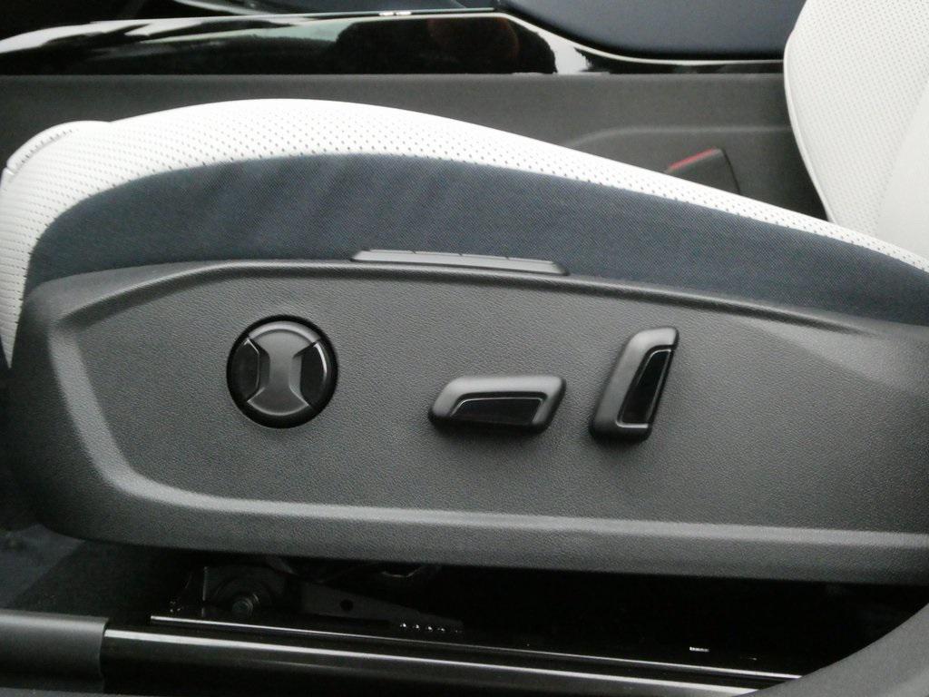 new 2025 Volkswagen ID.4 car, priced at $50,257