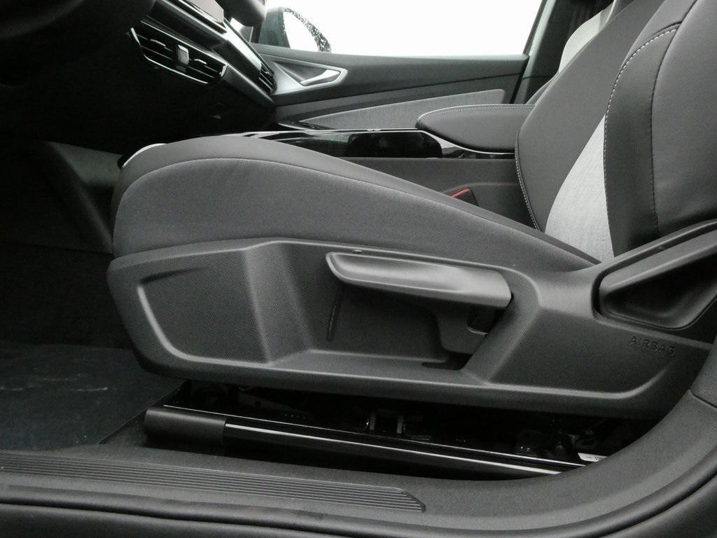 new 2025 Volkswagen ID.4 car, priced at $45,148