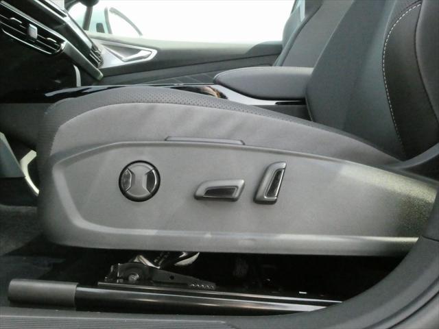 new 2025 Volkswagen ID.4 car, priced at $52,677