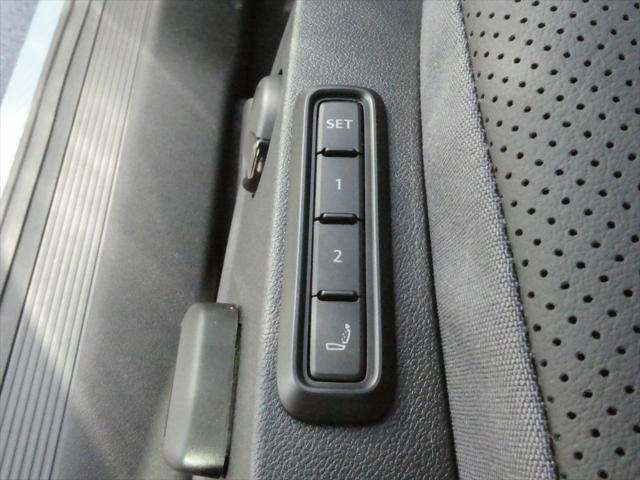 new 2025 Volkswagen ID.4 car, priced at $52,677