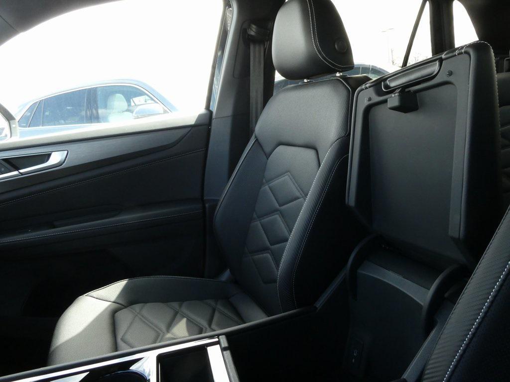 new 2025 Volkswagen Atlas Cross Sport car, priced at $43,103