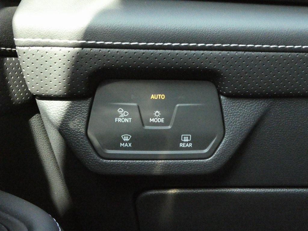 new 2025 Volkswagen Atlas car, priced at $46,170
