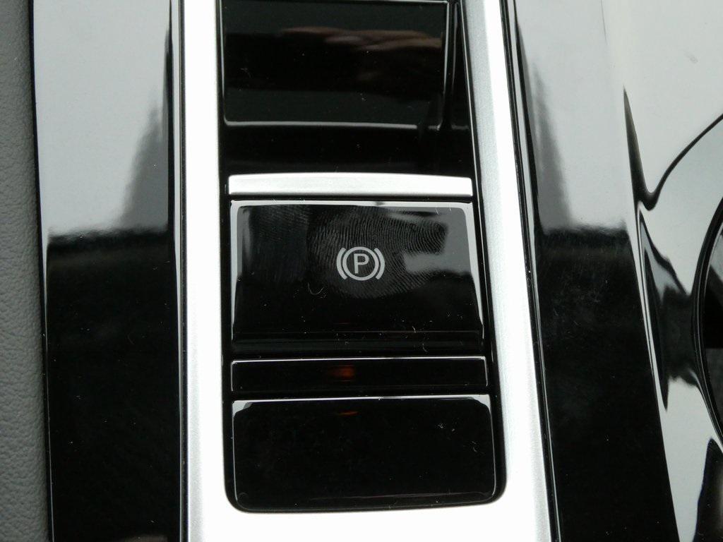 new 2025 Volkswagen Atlas car, priced at $43,334
