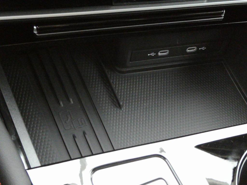 new 2025 Volkswagen Atlas car, priced at $43,334