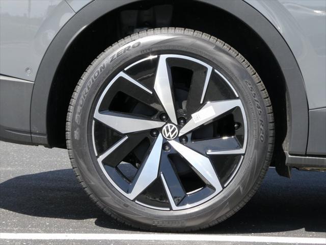 new 2025 Volkswagen ID.4 car, priced at $49,573