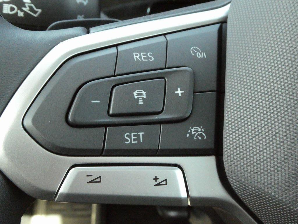 new 2025 Volkswagen Atlas car, priced at $44,077