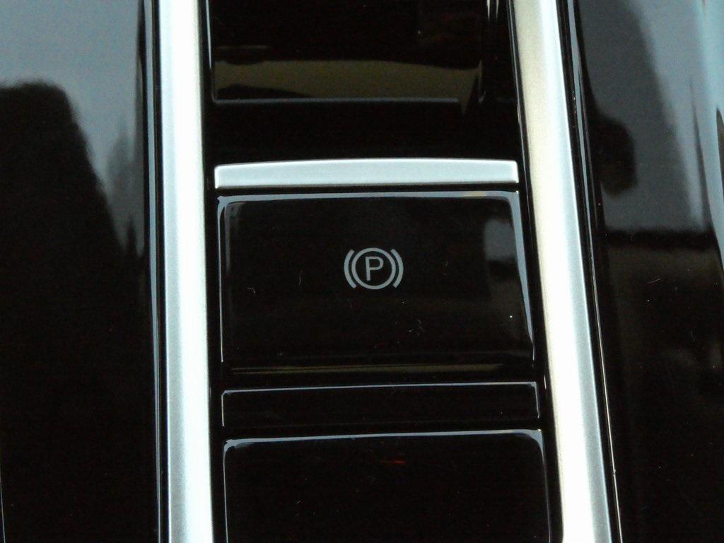 new 2025 Volkswagen Atlas car, priced at $44,077