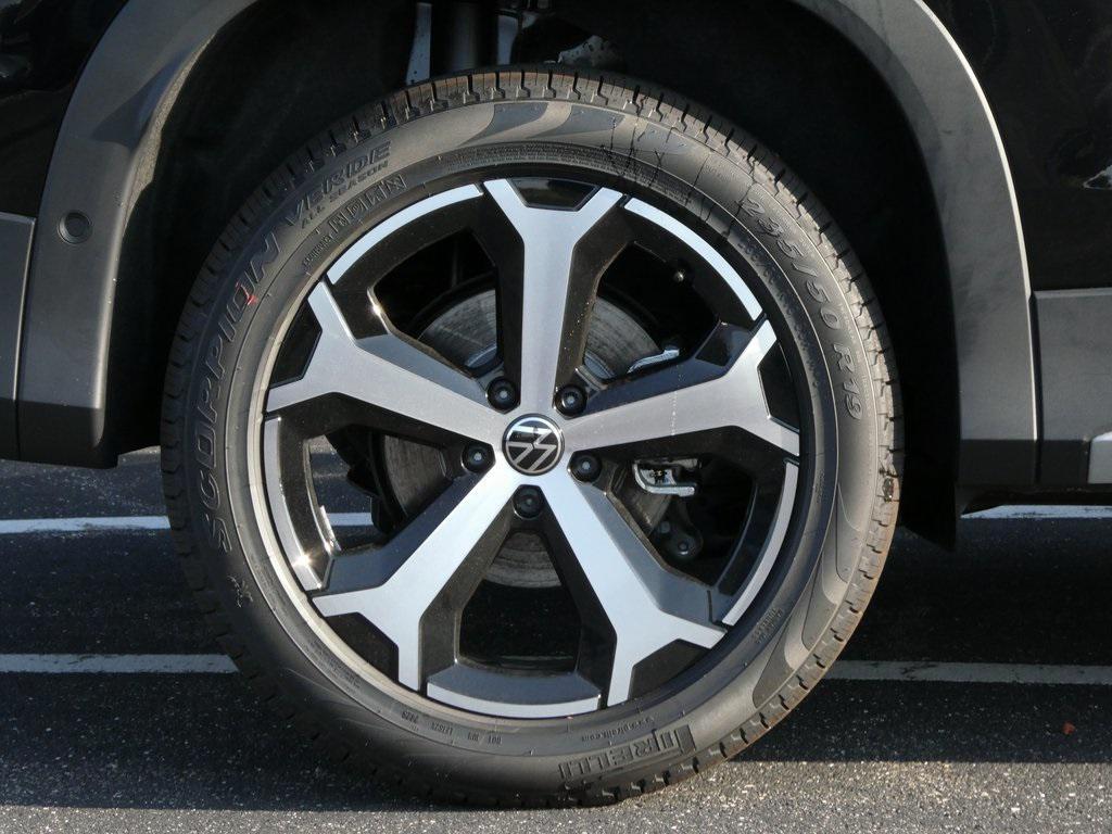 new 2025 Volkswagen Tiguan car, priced at $35,180