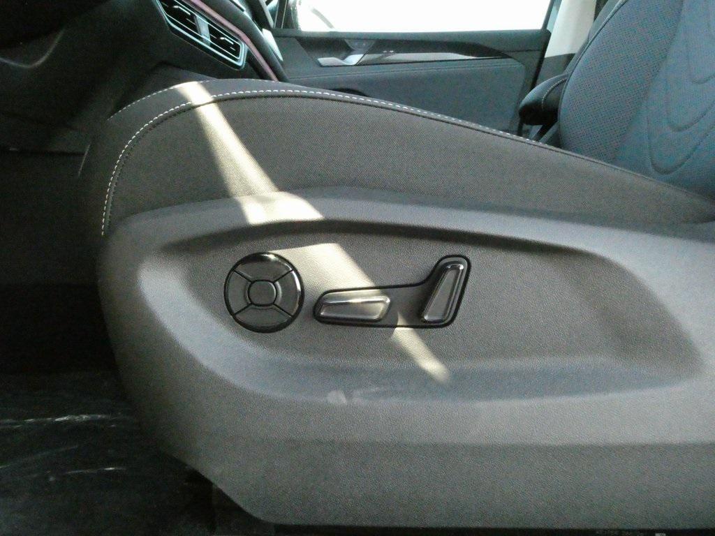 new 2025 Volkswagen Tiguan car, priced at $35,180