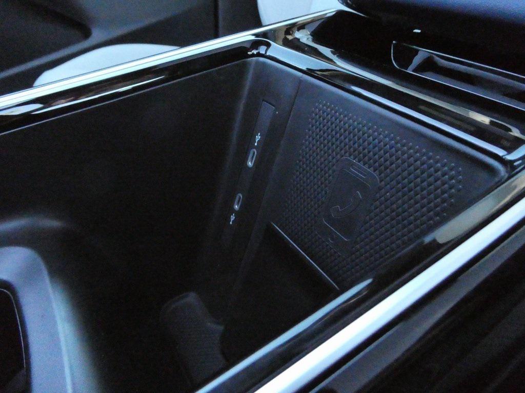 new 2025 Volkswagen ID.4 car, priced at $50,428