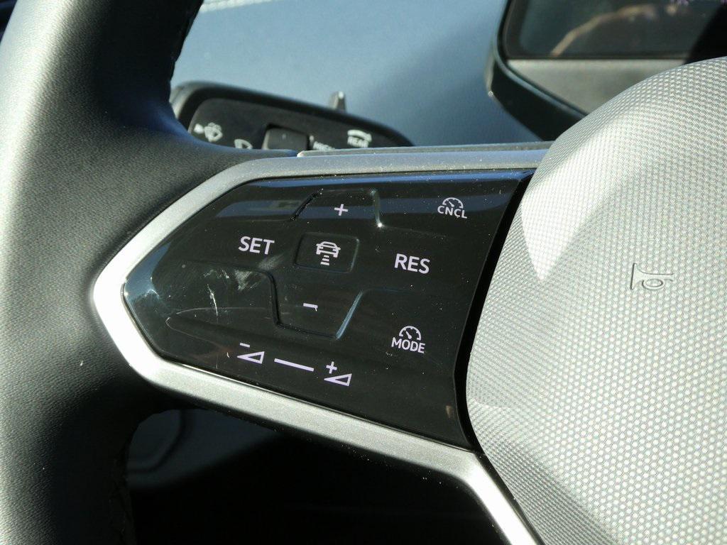 new 2025 Volkswagen ID.4 car, priced at $50,428