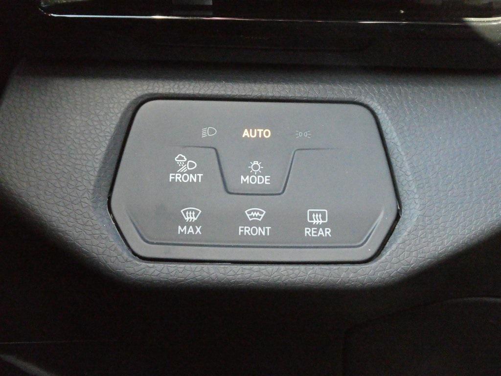 new 2025 Volkswagen ID.4 car, priced at $50,428