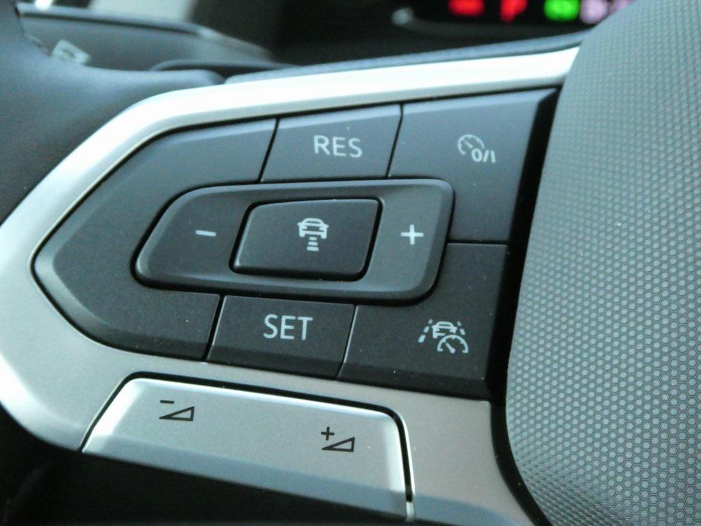 new 2025 Volkswagen Atlas car, priced at $44,077