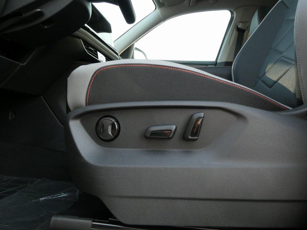 new 2025 Volkswagen Atlas car, priced at $44,077