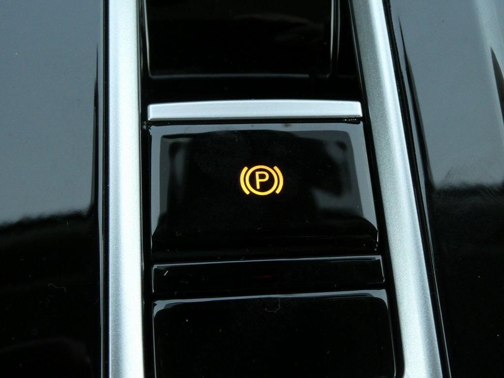 new 2025 Volkswagen Atlas car, priced at $44,077