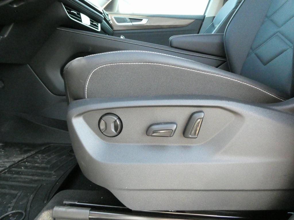 new 2025 Volkswagen Atlas car, priced at $40,672