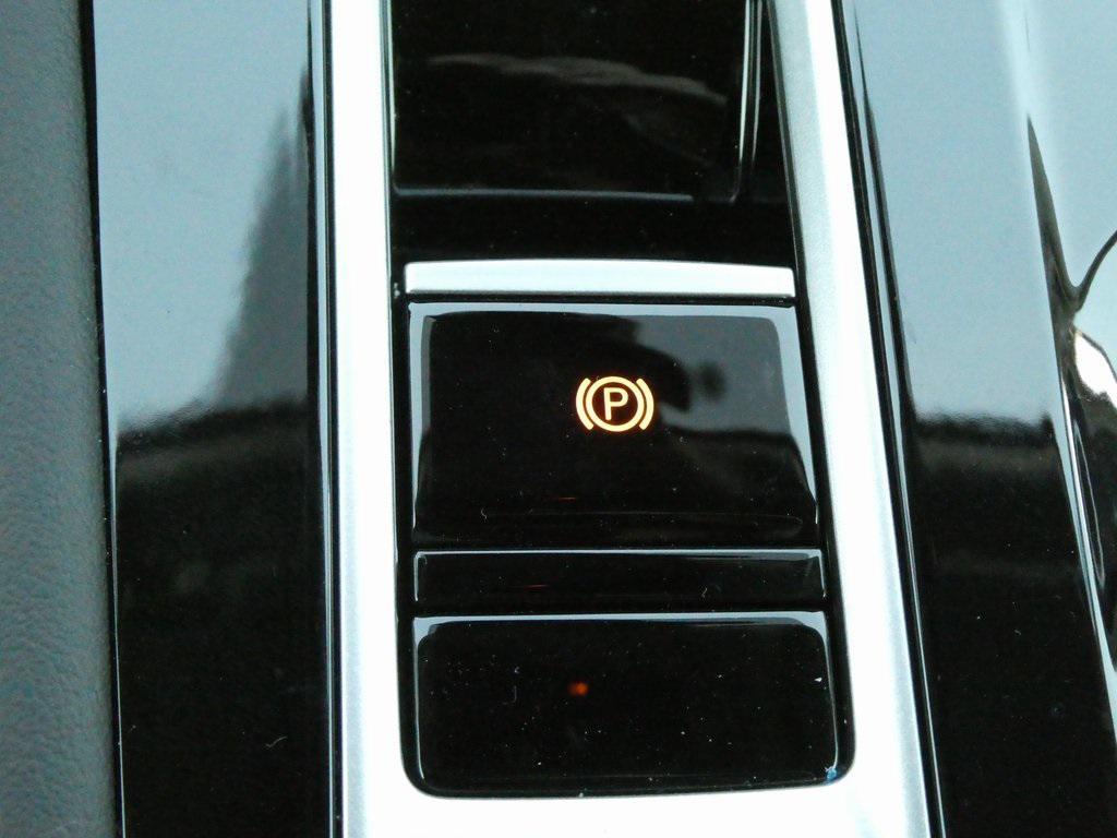 new 2025 Volkswagen Atlas car, priced at $40,672