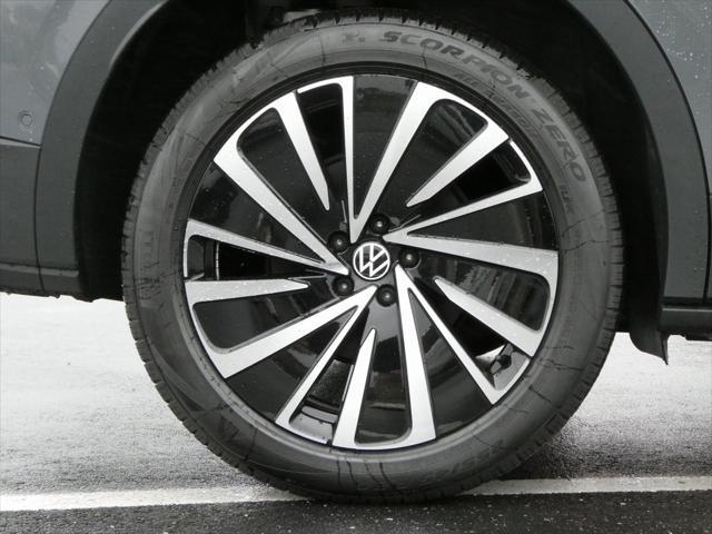 new 2025 Volkswagen ID.4 car, priced at $44,626