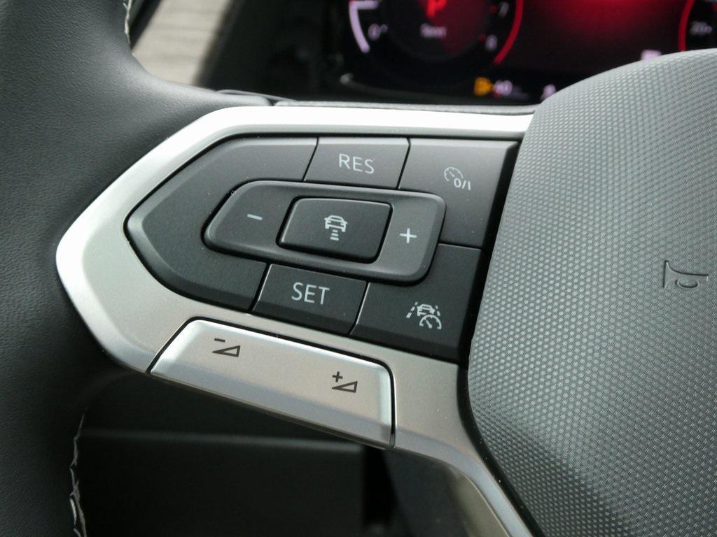 new 2025 Volkswagen Atlas car, priced at $45,572