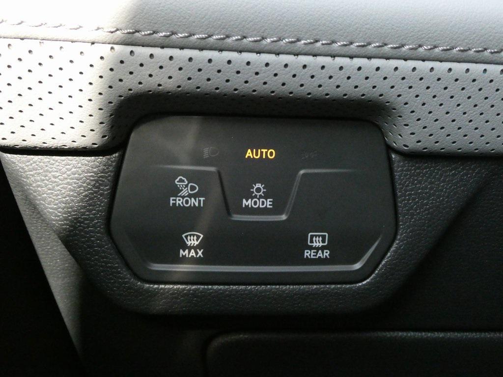 new 2025 Volkswagen Atlas car, priced at $43,660
