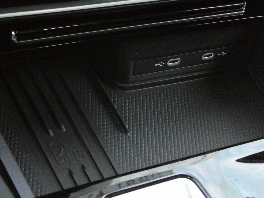 new 2025 Volkswagen Atlas car, priced at $43,660